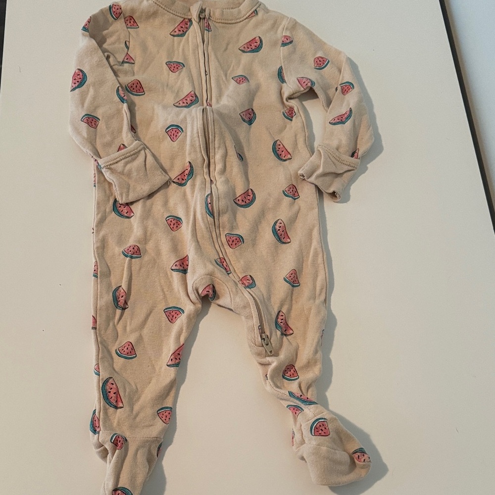 3 for $12 🔴 Old Navy Beige Watermelon Print Kids Footie